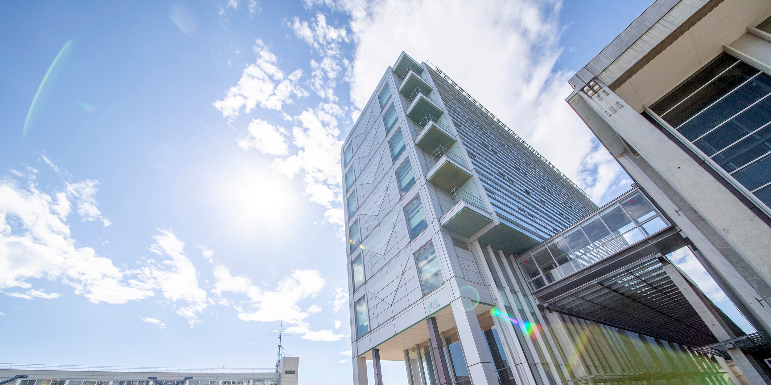 マイクロセグメンテーションで キャンパスネットワークを再整備 VLAN 間の通信制御を次世代 ファイアウォールで実現